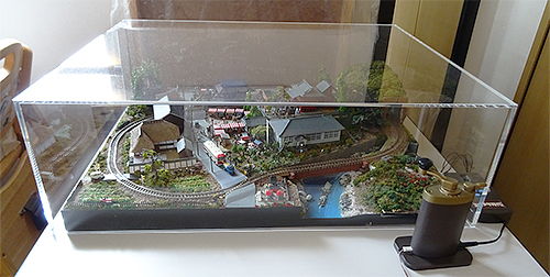 ジオラマ用アクリルケース｜お客様活用事例 40111289｜アクリ屋ドットコム