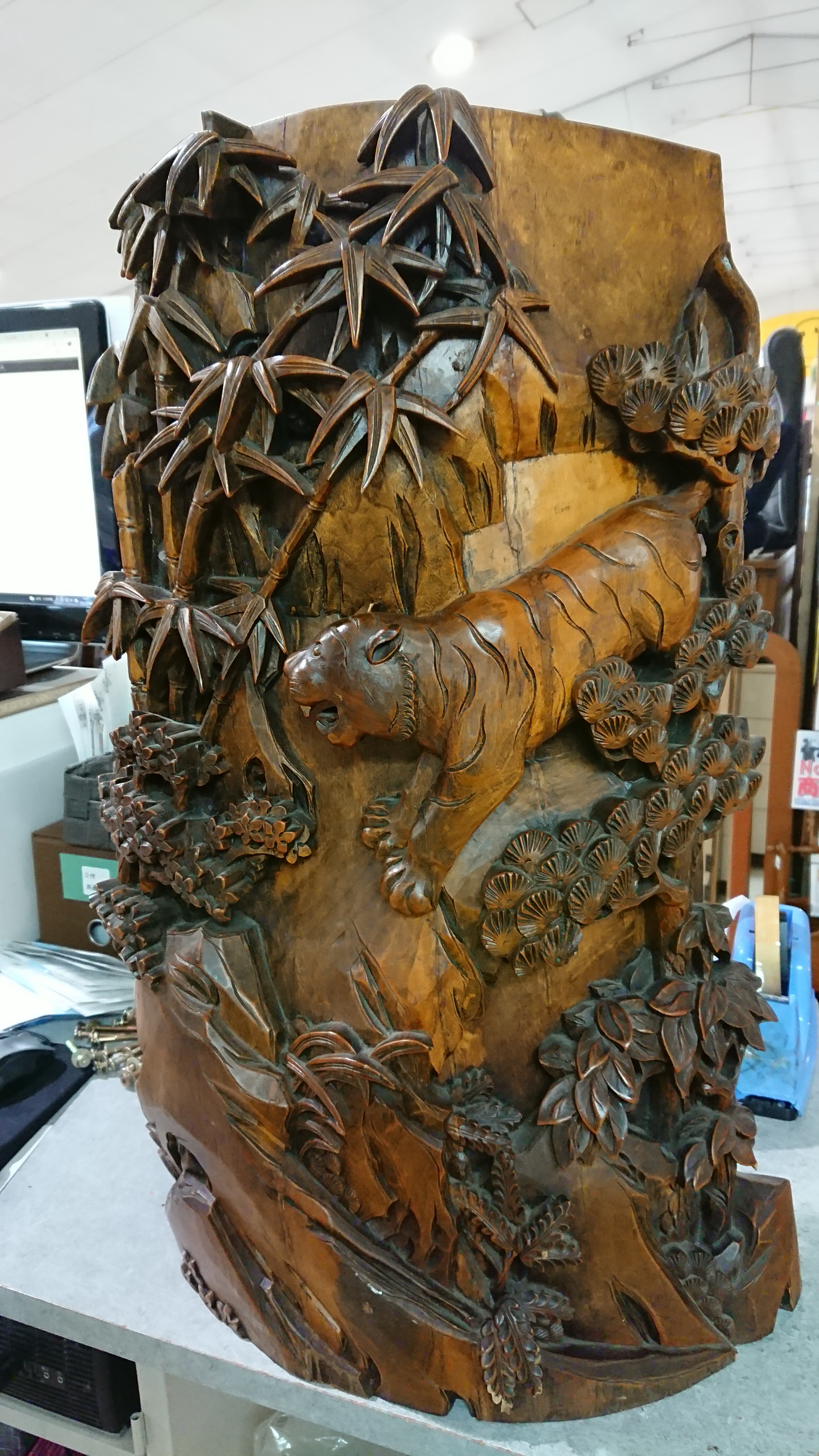 オブジェ｜木彫り｜虎｜衝立｜木彫衝立 買取致しました｜リサイクル