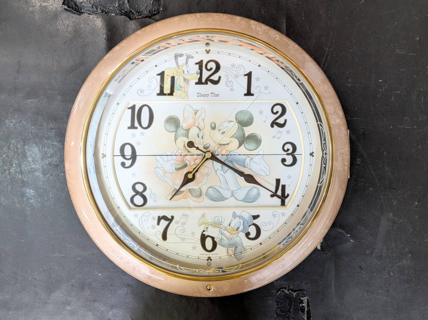 SEIKO ディズニータイムミッキー＆フレンズ電波からくり時計FW561Aを