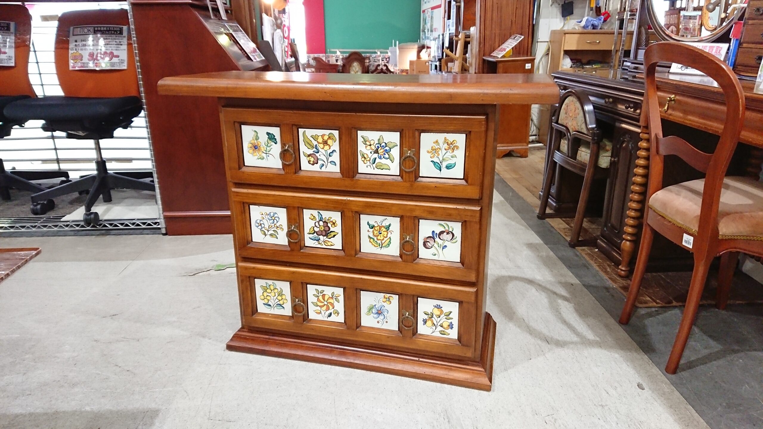 バレンシア家具｜スペイン製｜タイル張り｜3段チェスト | リサイクル