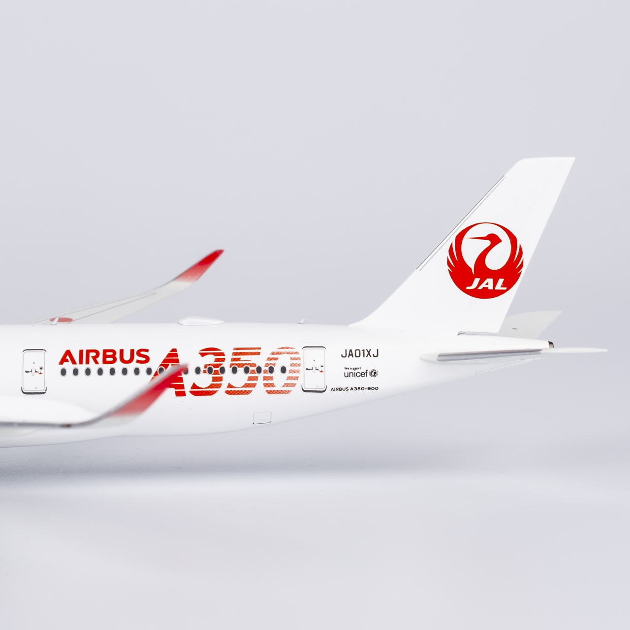 NG39095 Japan Airlines (JAL) A350-900 red “AIRBUS A350” JA01XJ