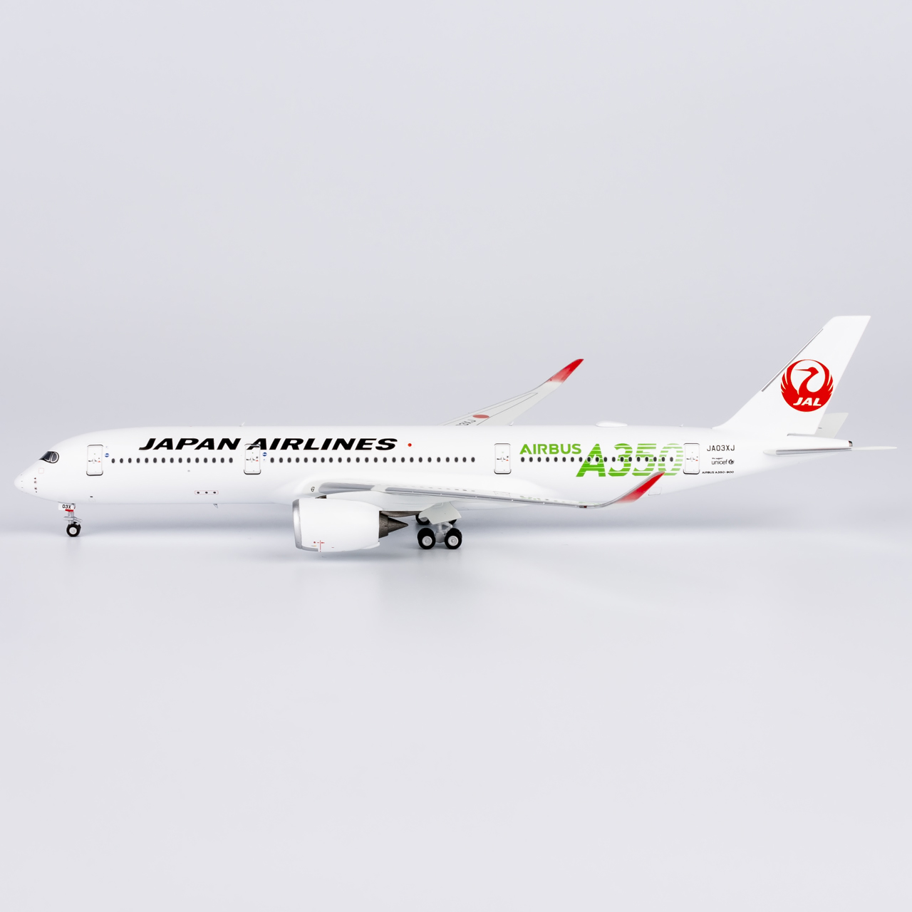 NG39097 Japan Airlines (JAL) A350-900 green “AIRBUS A350” JA03XJ