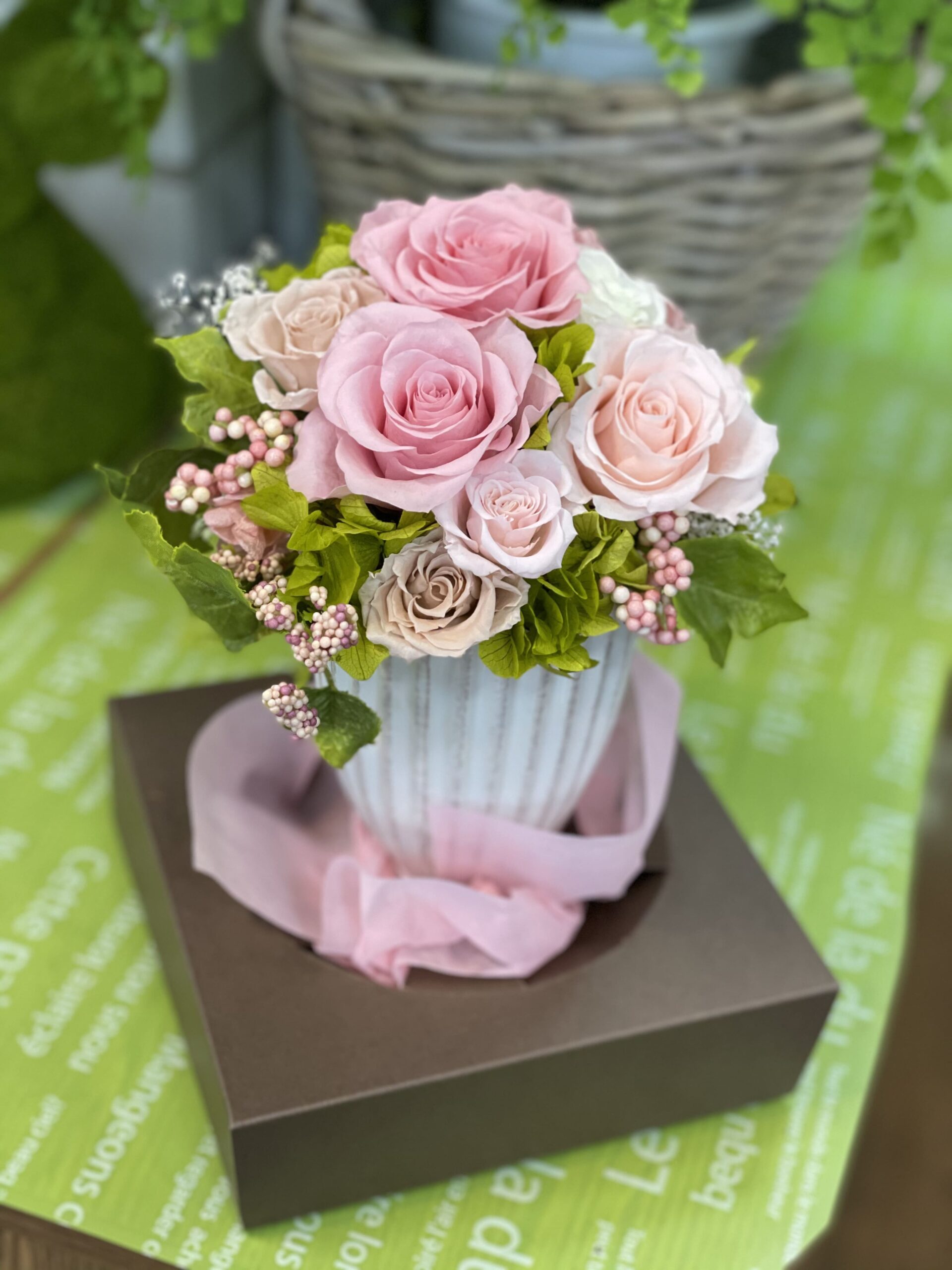 プリザーブドアレンジ（ピンク系） - フローリスト赤キ屋