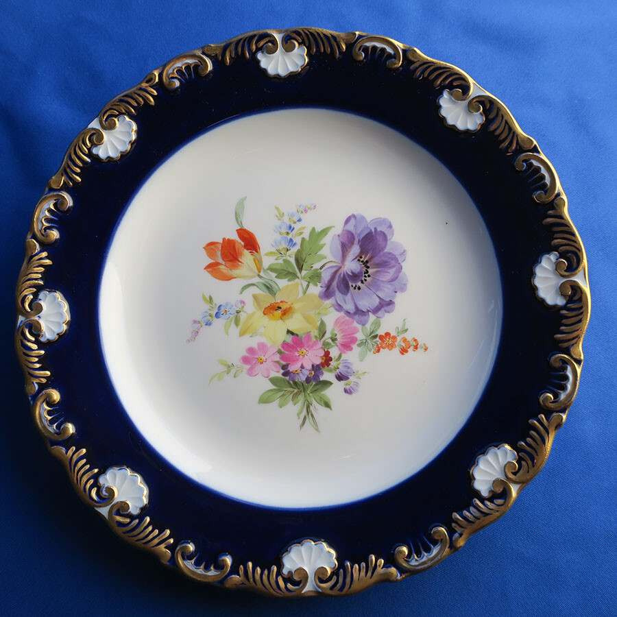 美しさを際立たせるマイセンプレート（コバルトブルー） - 貴人たちの