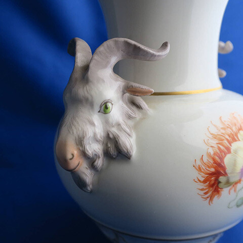 気品あふれるKPMベルリンの花瓶（17cm） - 貴人たちのマイセン