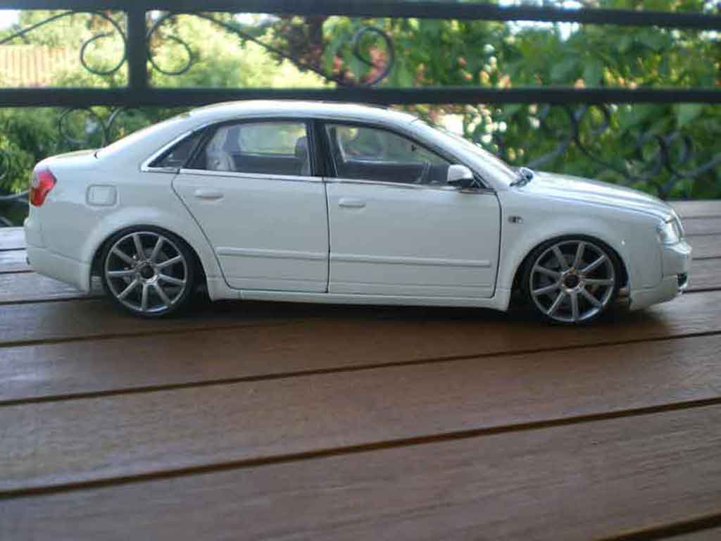 Diecast model cars Audi A4 1/18 Minichamps b6 s-line white jantes