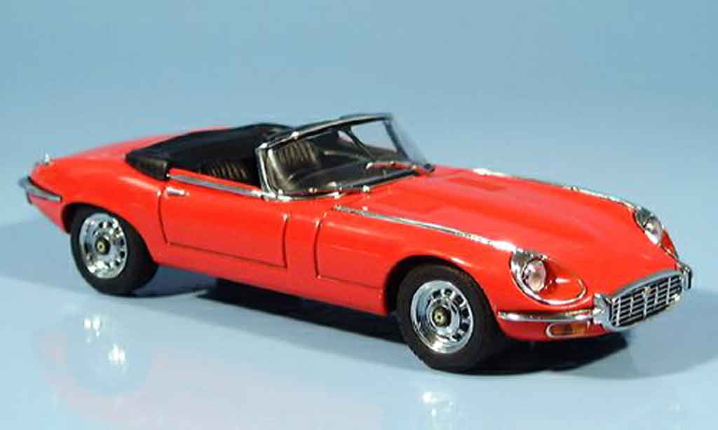 Diecast model cars Jaguar E-Type 1/18 Kyosho Series I red RHD 1961