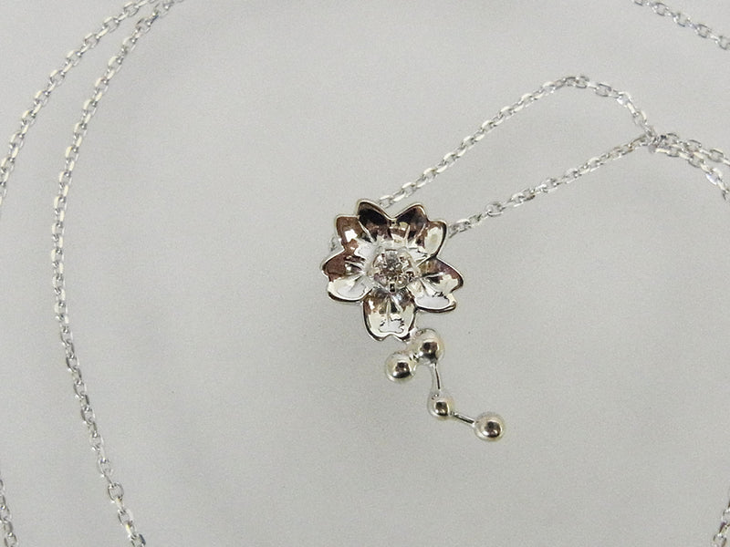 K18ホワイトゴールド 桜モチーフ 0.03CT ダイヤモンドペンダント