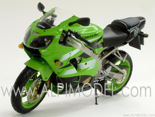 minichamps Kawasaki ZX-9R 900 Ninja Green (1/12 scale model)