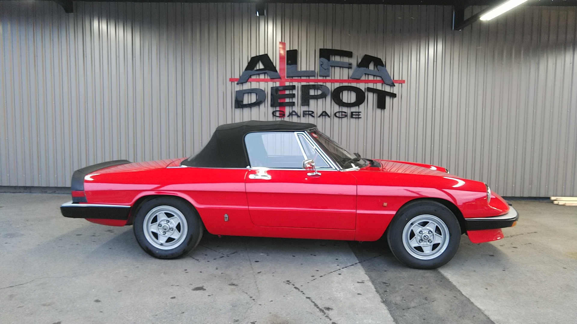 アルファロメオスパイダー2.0 シリーズ3欧州仕様キャブレターモデル