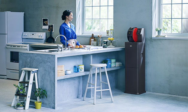 コーヒーマシンとウォーターサーバーの一体型マシン「AQUA WITH」が新