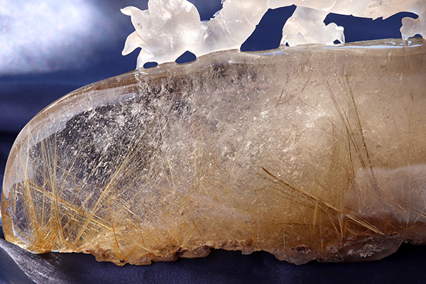 特選品】ルチルクォーツ彫り物（五爪龍）台座付き-043水晶クラスター