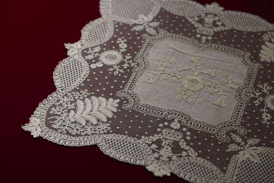 ダイアン・クライスコレクション アンティーク・レース展 | 渋谷区立