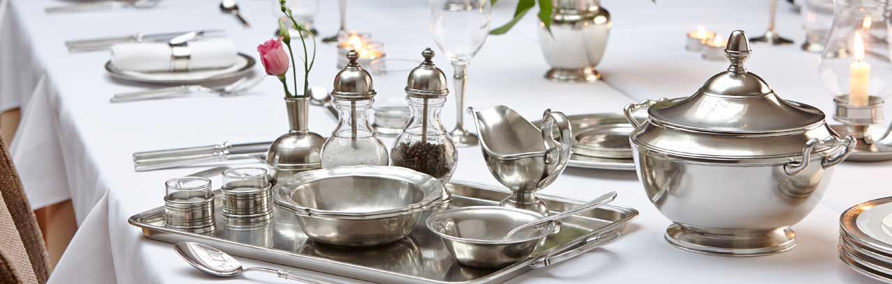 スープチュリーン & グラタン皿スタンド: ピューター · ガラス | Cosi