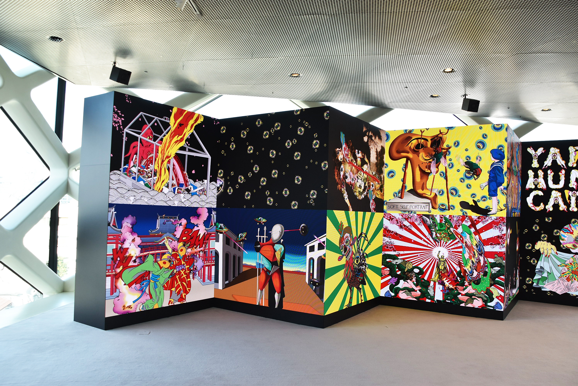 現代アートと社会性を踏まえ屏風を再考する、プラダ財団による展覧会