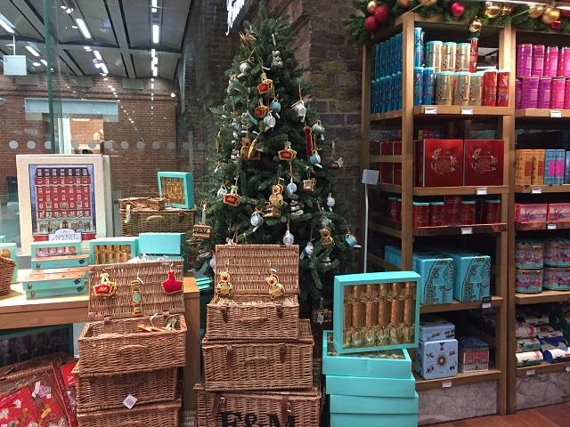 ツリーのオーナメントも可愛い「フォートナム＆メイソン」 | 地球の歩き方