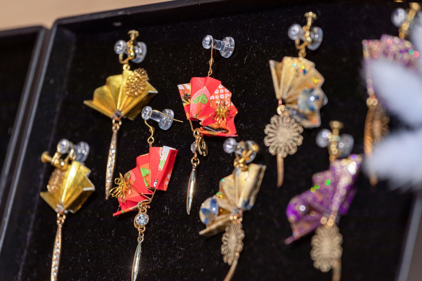 着物・振袖に似合うアクセサリー探しなら、伝統和紙の扇屋本家「匠工房