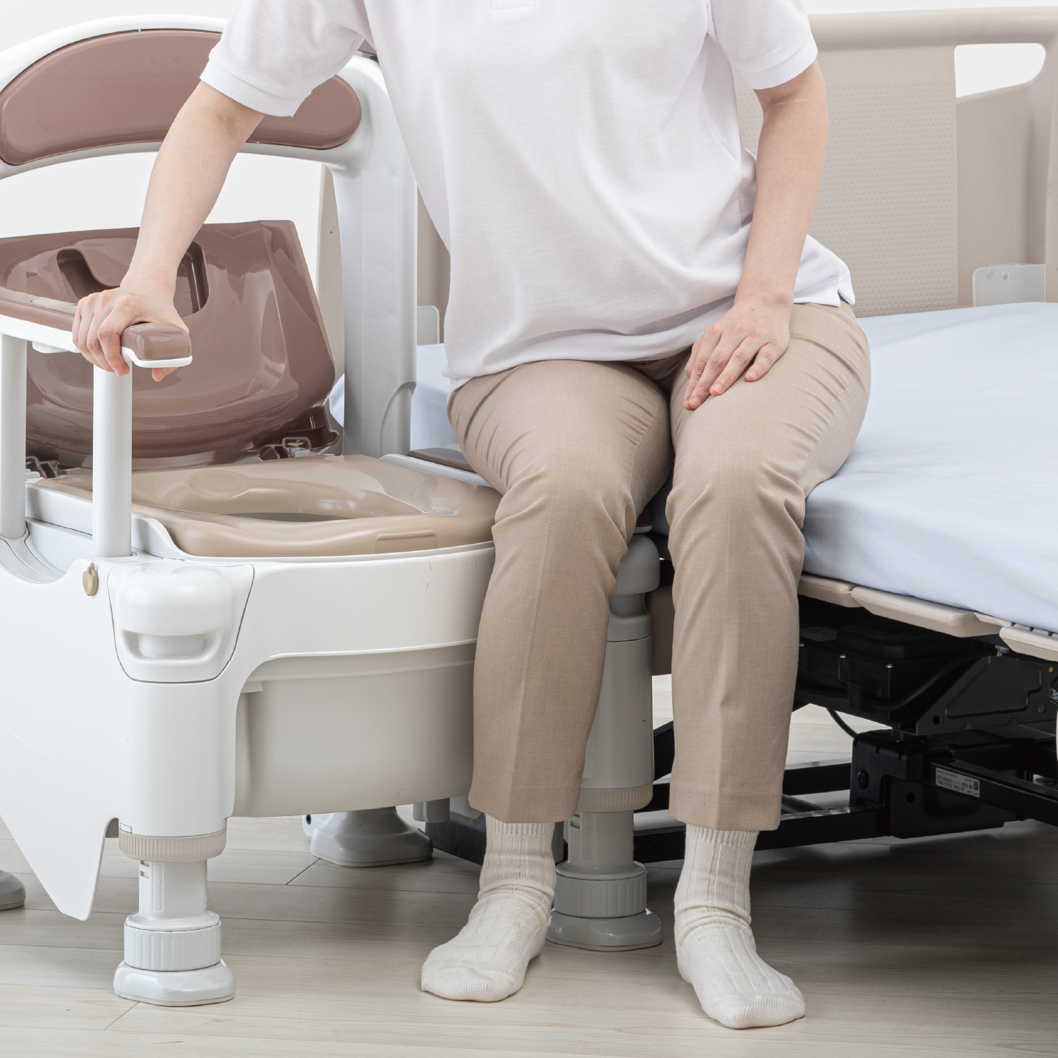 ポータブルトイレ FX-30S ”らくゾウくん” | 【安寿】の介護用品