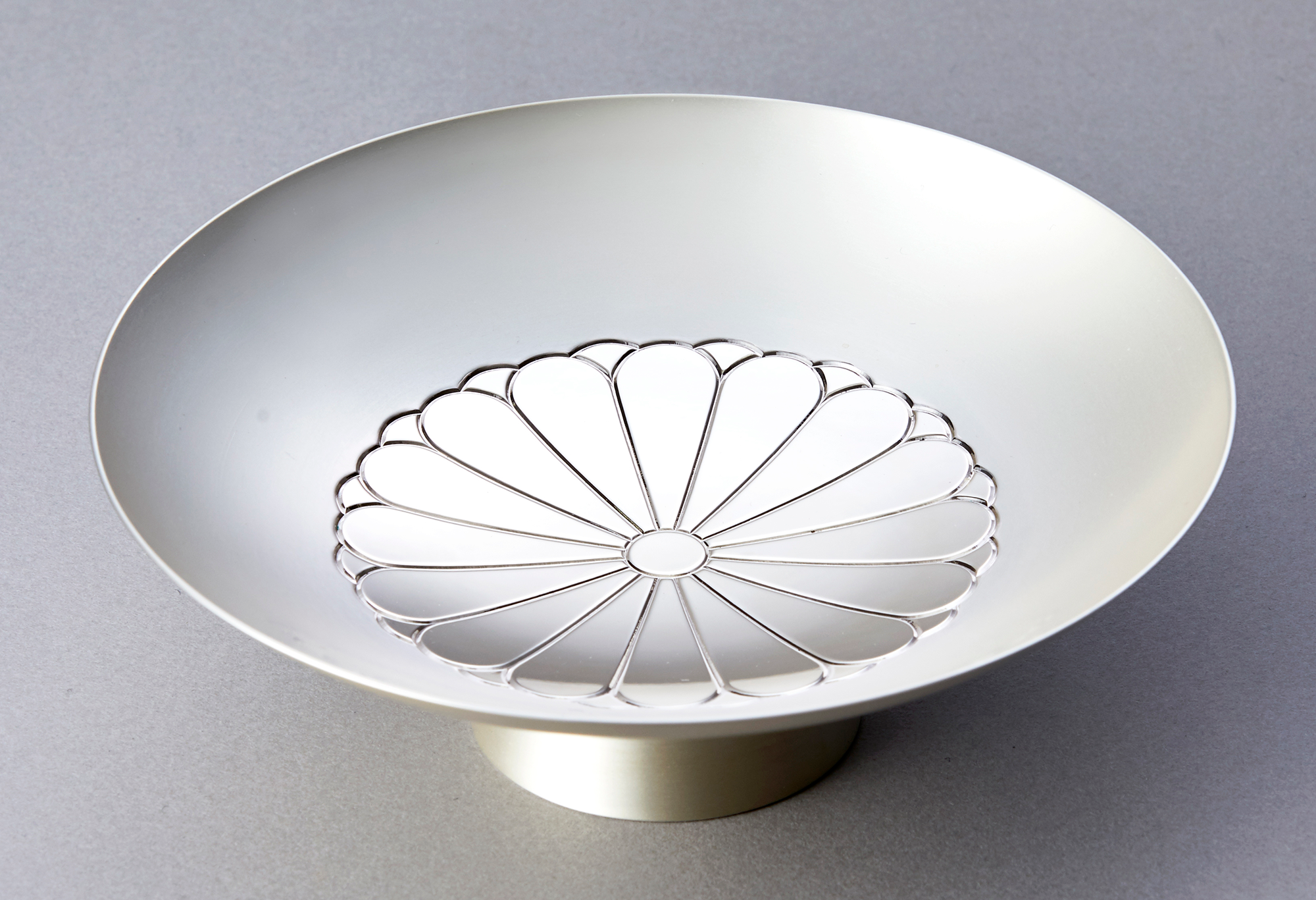 銀杯 一組 菊紋｜国立公文書館