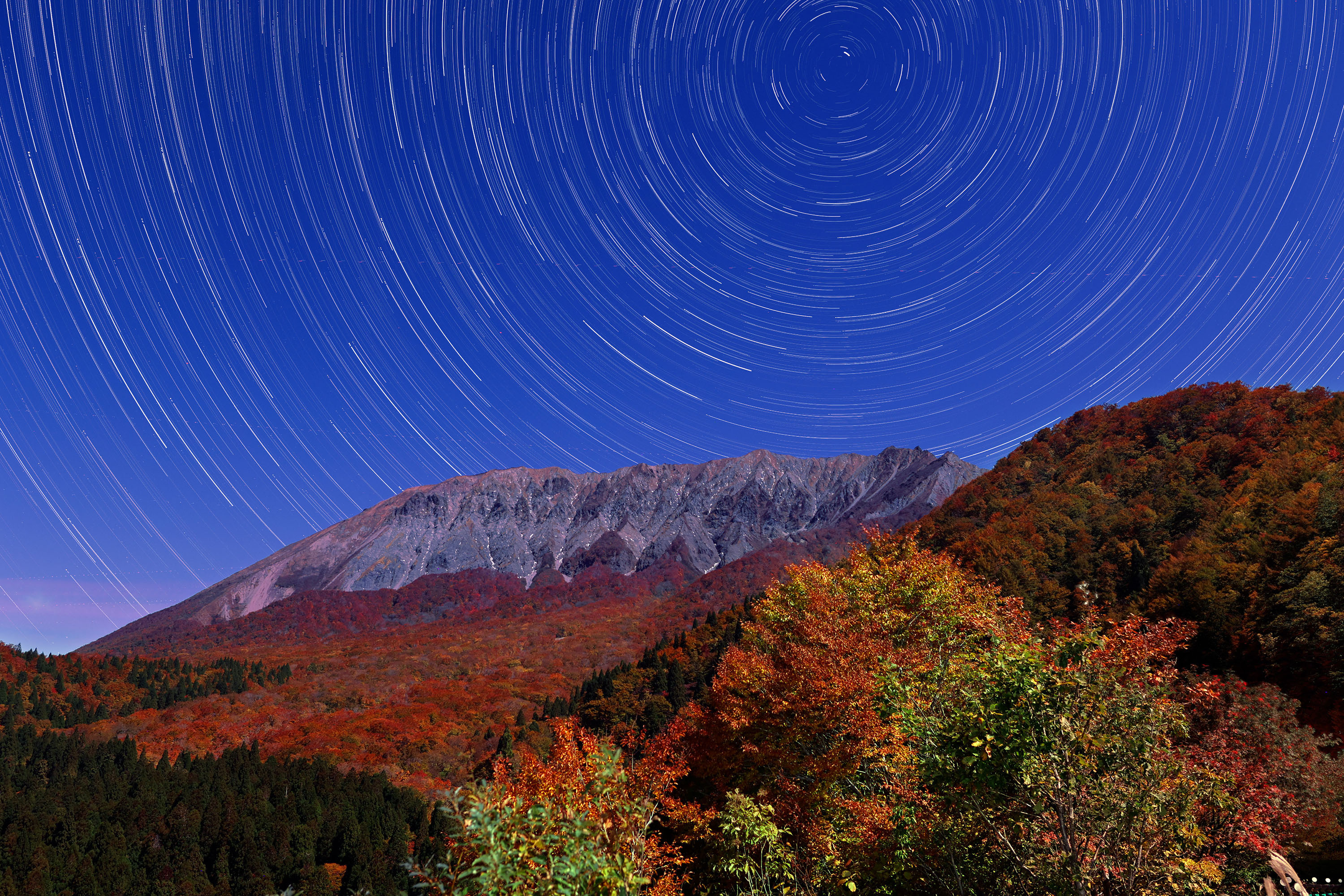 128654: 月夜の大山鍵掛峠紅葉 by hm777 - 天体写真ギャラリー