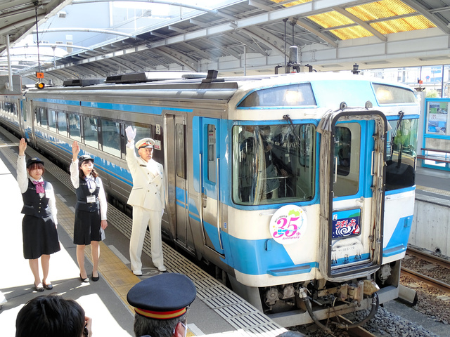 JR瀬戸大橋線が開業35周年、「リバイバルうずしお号」走る：朝日新聞