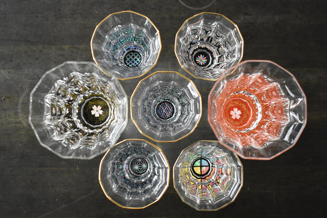 螺鈿の美に新デザイン 金杯に桜など 富山 [富山県]：朝日新聞