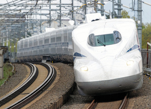 のぞみグリーン車2席を1人で使えるきっぷ、JR東海が4月に販売へ：朝日新聞