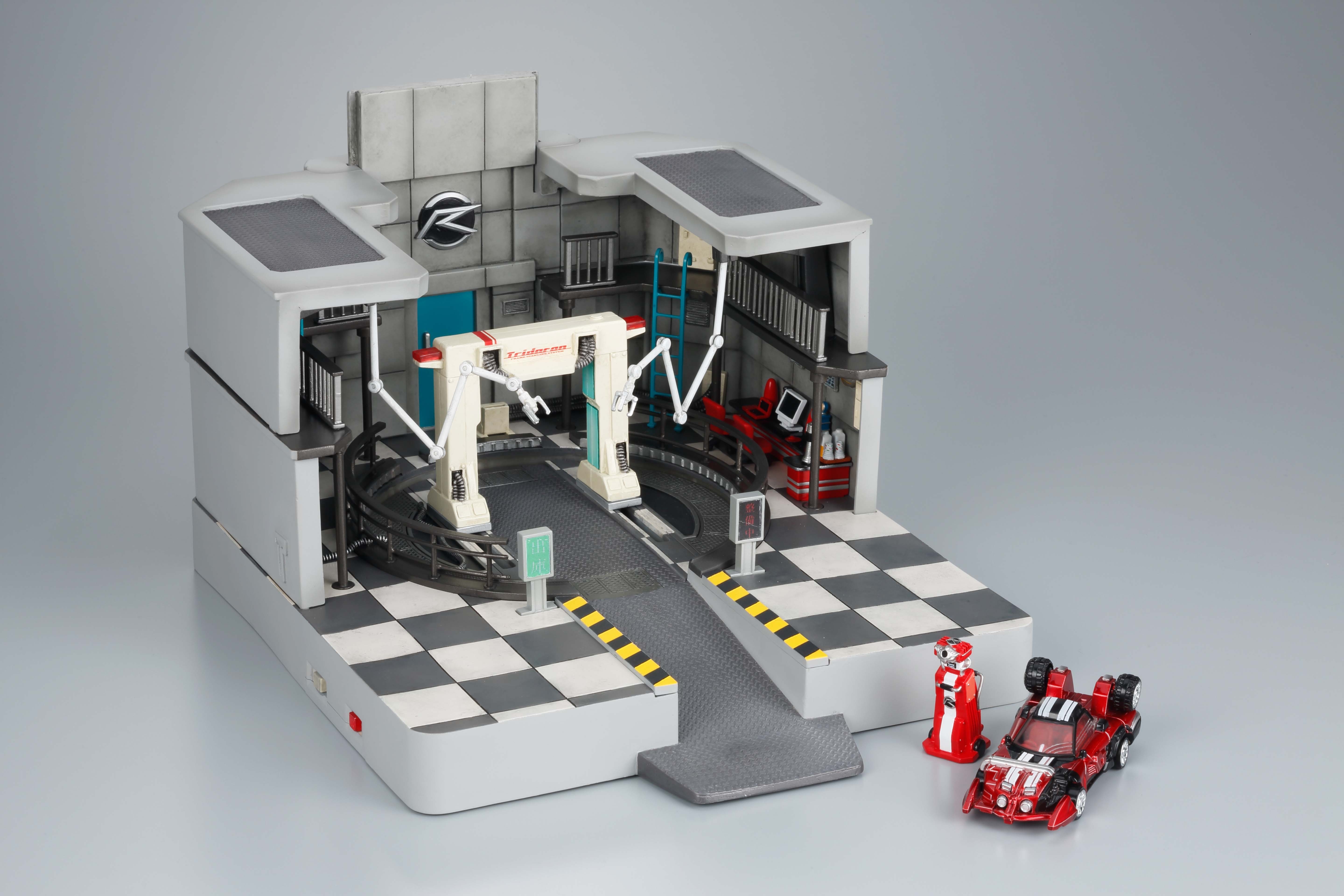 仮面ライダードライブ」の秘密基地ドライブピットと ダイキャスト製