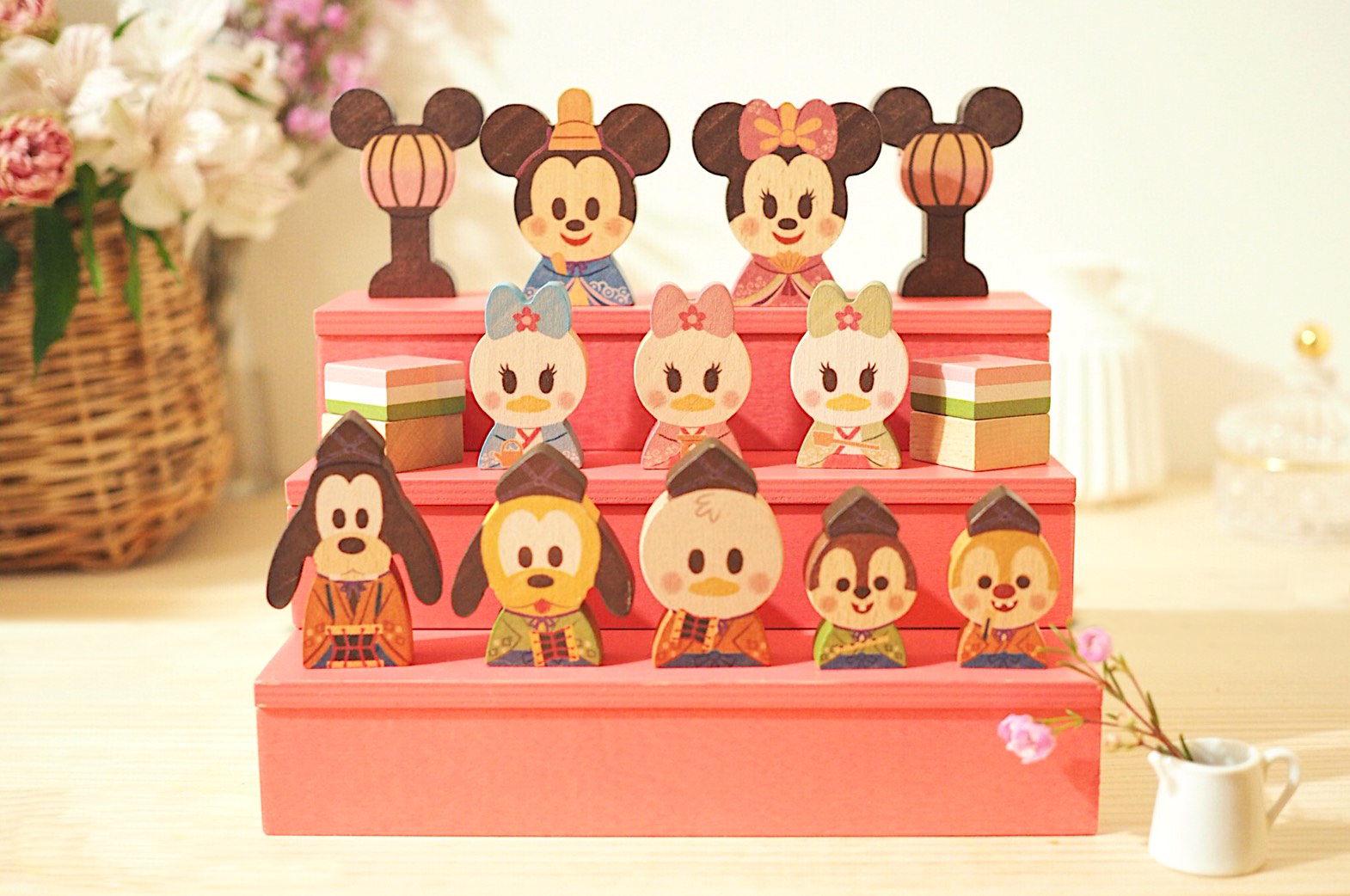 ミッキーやミニーがほんわか和装の“ひな人形”に！ ディズニーキャラ10