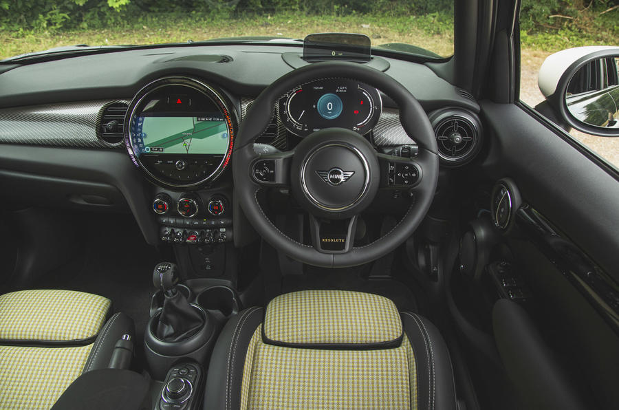 1960年代風の特別仕立て ミニ・クーパーS レゾリュート・エディション