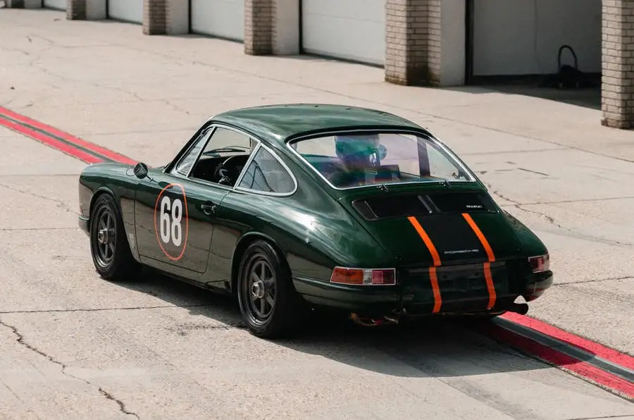 車重わずか750kg ポルシェ912の最新レストモッド公開 2.0L 4気筒で170