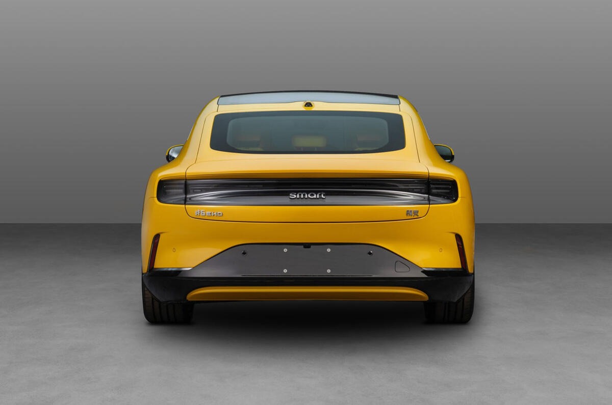 プレミアム志向のハイブリッドセダン登場 スマート新型『#6』初公開