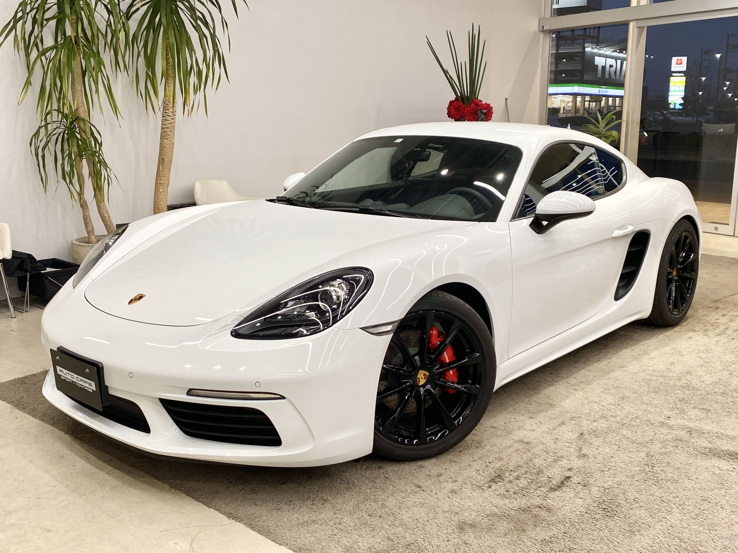 間違いのないポルシェをお探しならポルシェ専門店のオートカフェ