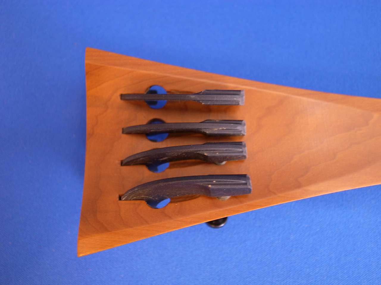 ボワ・ダルモニ製(Bois d'Harmonie)アジャスター組込チェロテール