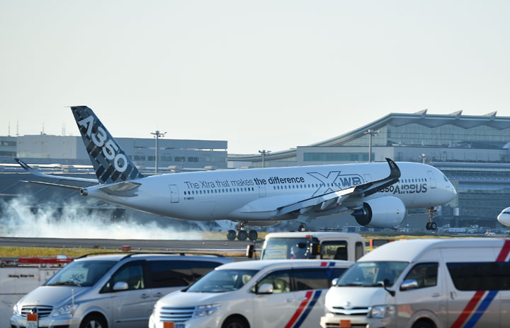 エアバスA350、羽田に初飛来 JALが56機導入