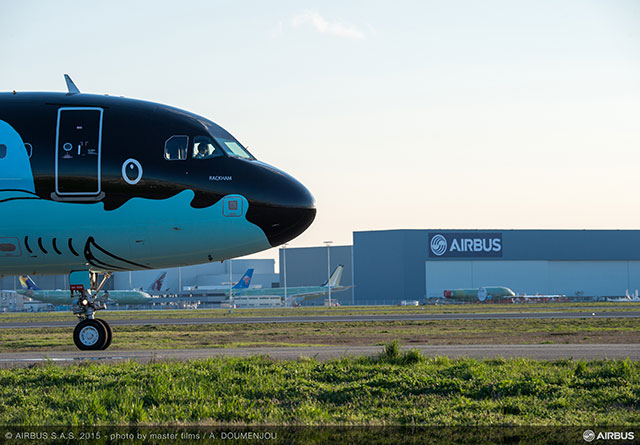 ブリュッセル航空、「タンタン」のA320 サメマリンと空へ