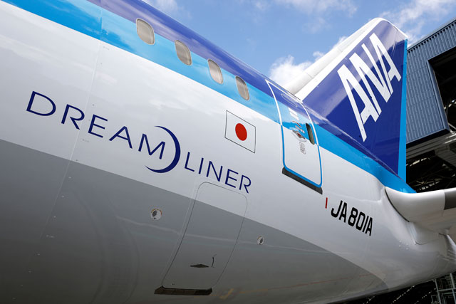 ANAの787初号機、通常塗装で登場 初の再塗装機