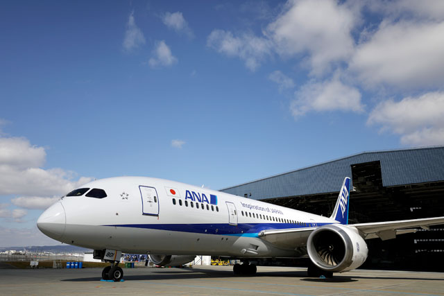 787ロゴ消え他機種と統一 写真特集・ANA787初号機JA801Aリペイント（後編）