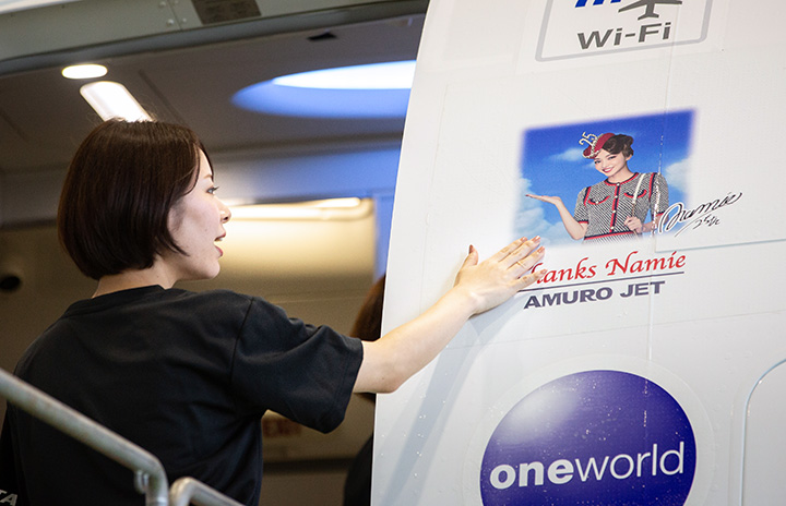 JTA、AMURO JETの模型とTシャツ販売 No.0は安室さんに