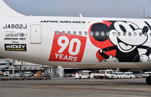 JAL、ミッキー登場90周年の特別塗装機「JAL DREAM EXPRESS 90」就航