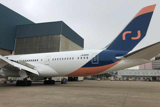 AirJapan、2号機が成田到着 ANA 787初号機が衣替え