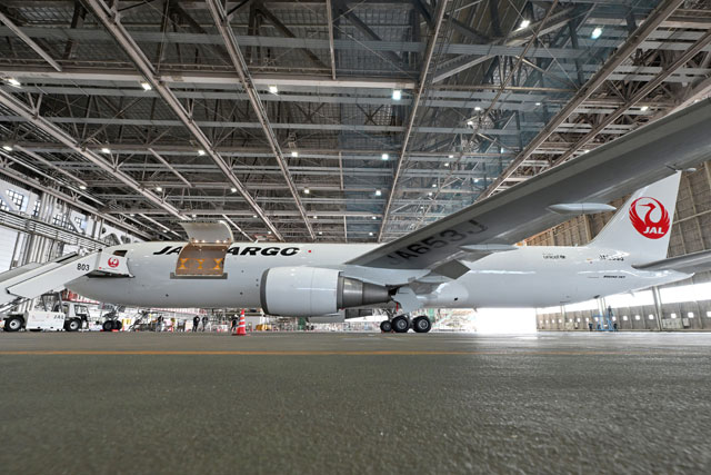 JAL、13年ぶり貨物機公開 767転用、DHLと東アジア協業