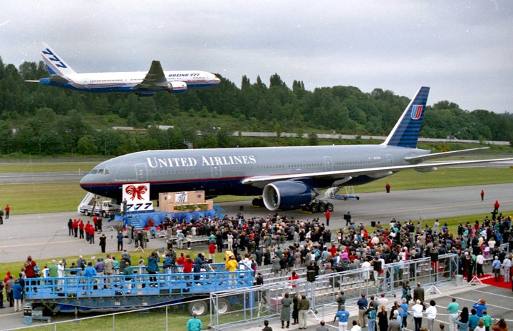 777、ユナイテッド航空へ世界初納入30周年 初号機は現役