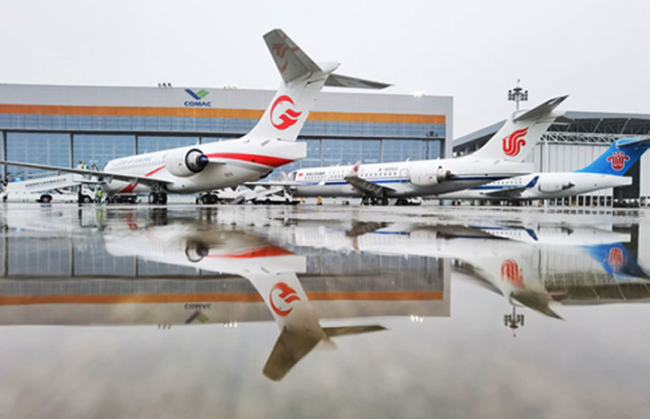 COMAC、中国大手3社にARJ21初納入