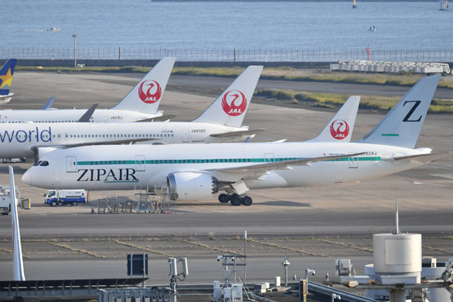 ZIPAIR、3号機が姿現す 元JALの787-8、JA824J
