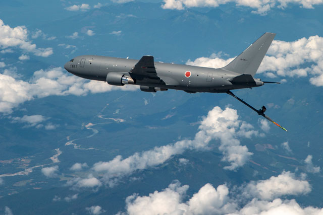 空自向けKC-46A、初号機納入 767母体の空中給油・輸送機