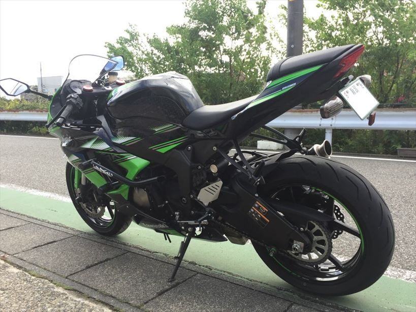 これで転倒傷ともおさらば！？ZX-6Rにレースアーマー装着| AxxL