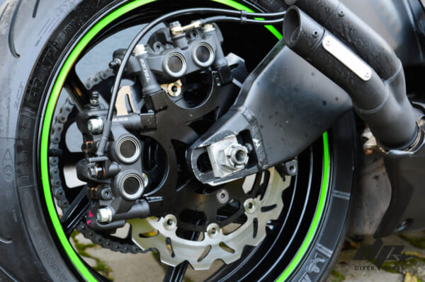 ZX-6R 05-18 用 DIXER PARTS デュアルキャリパーブラケット｜AxxL