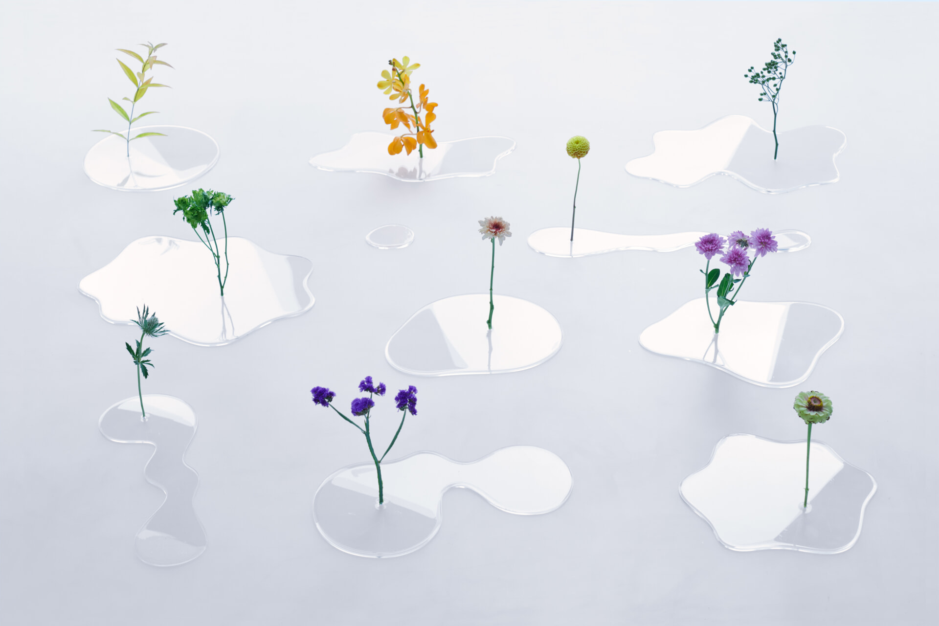 デザインスタジオ YOY 新作の花器コレクション「PUDDLE」を展示 | AXIS