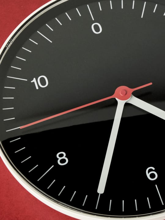 ジャスパー・モリソンがデザインした壁掛け時計 新色を追加してHAYから